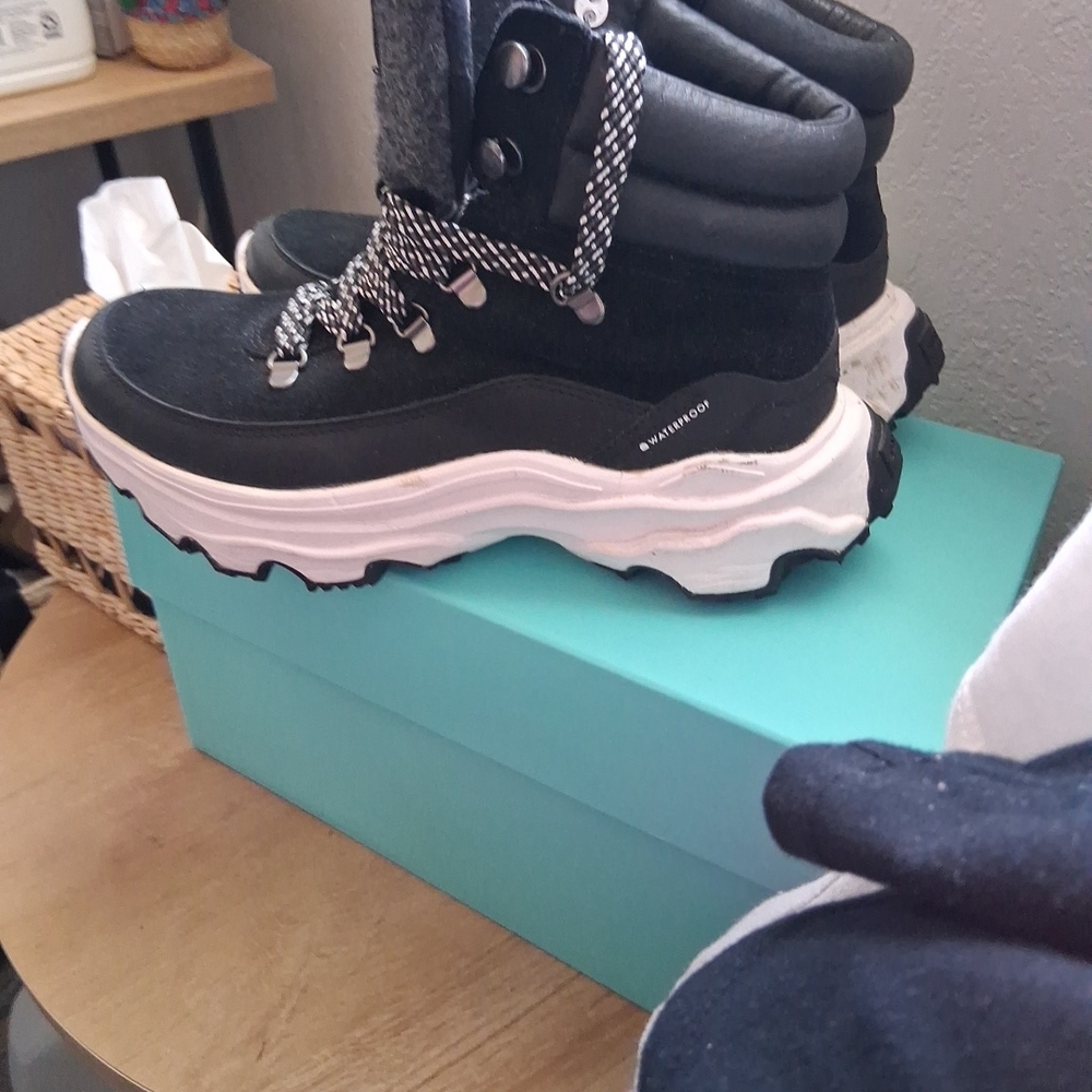 Sorel Black and Gray Snow Boots - Picture 4 of 10